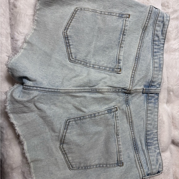 Old Navy Distressed Denim Shorts - Picture 3 of 3